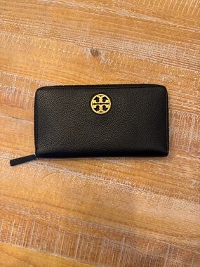 Tory Burch Black Pebbled Leather Zip Wallet with Gold Logo